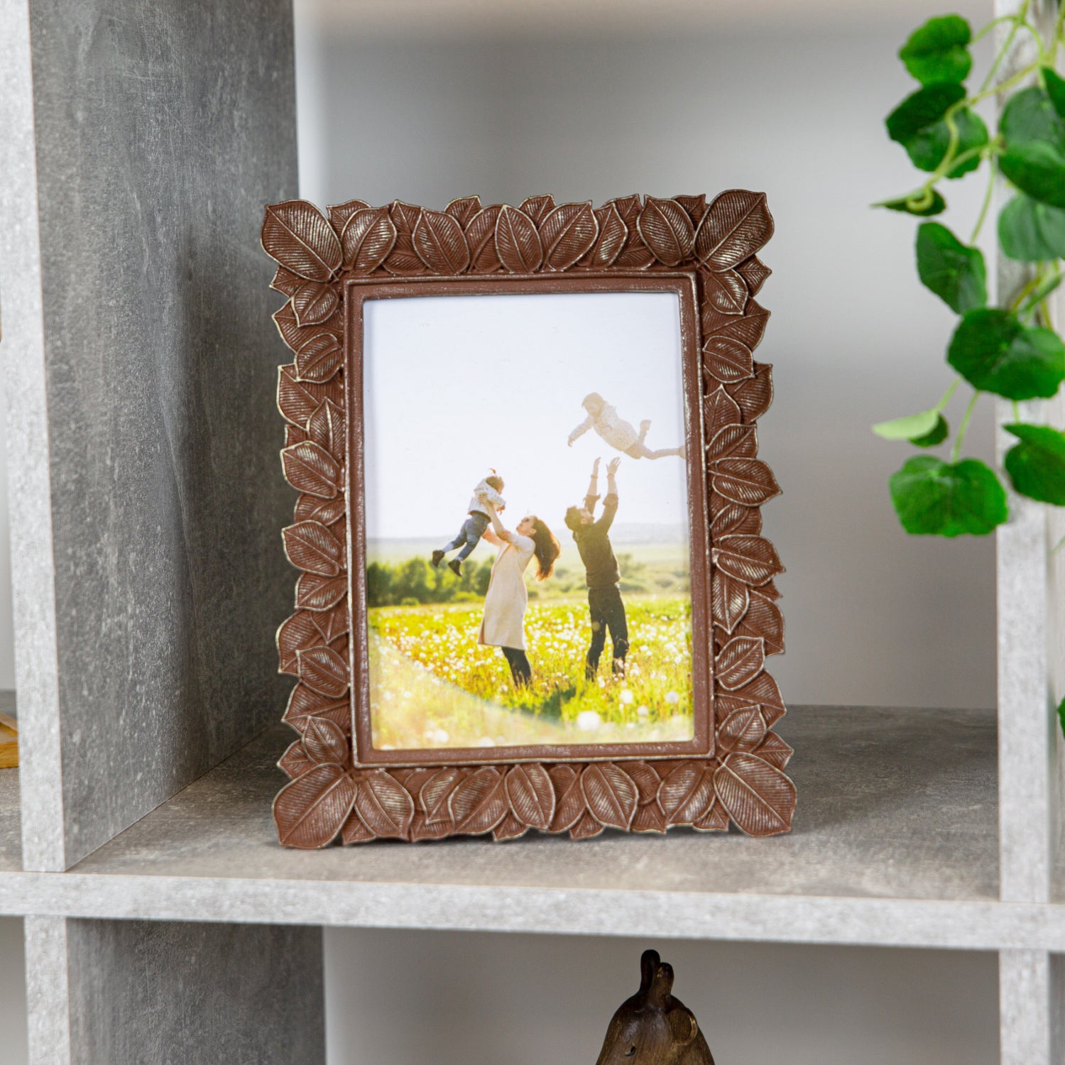 Classic Rustic Bronze Floral Multi Leaf 5x7 Picture Frame with Brushed Gold Trim Image 7