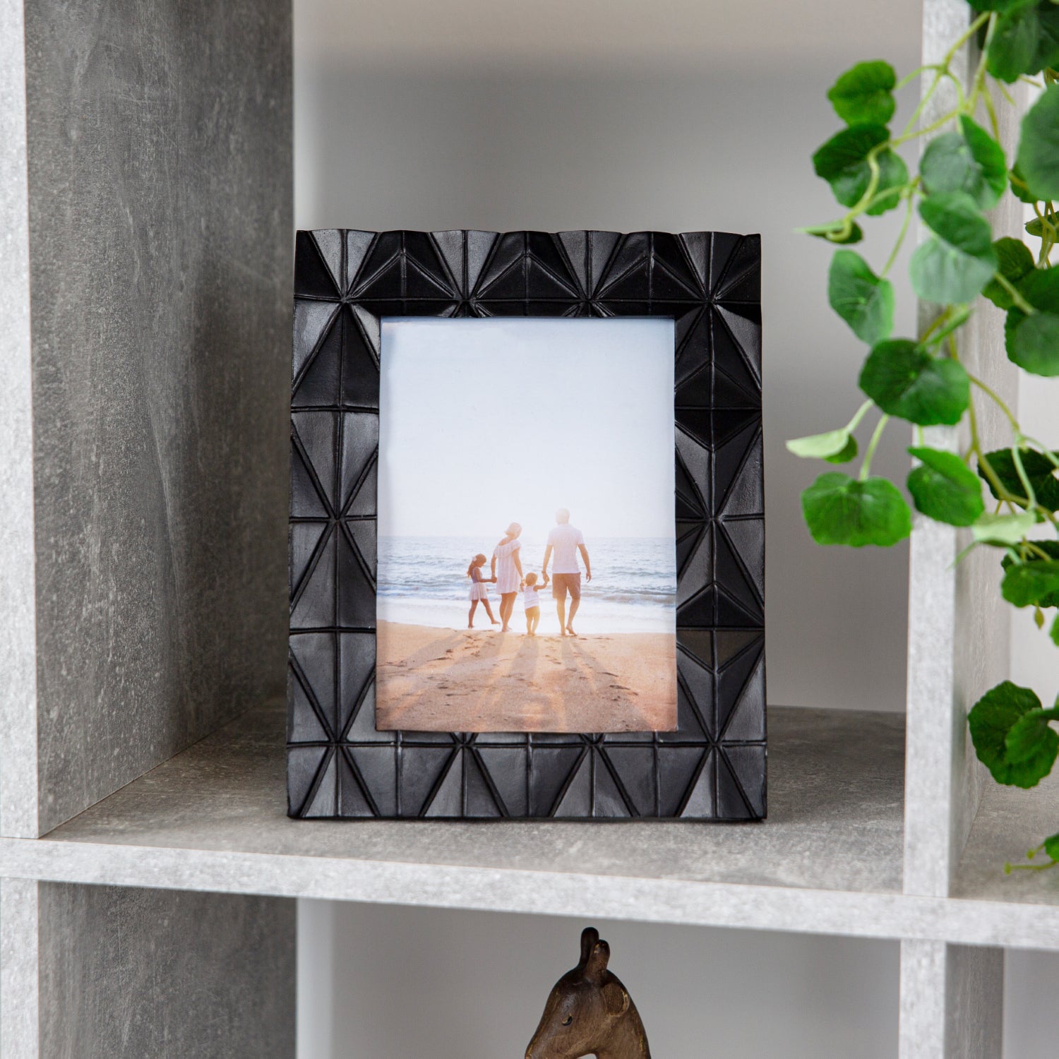 Contemporary Designer Mat Black 3D Diamond Geometric 5x7 Polyresin Picture Frame Image 7